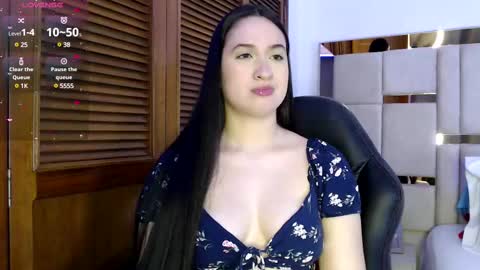 sofiaduque_26 online show from 02/19/25, 08:10