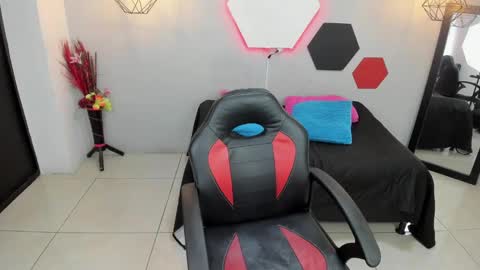 sofia online show from 02/21/25, 10:04