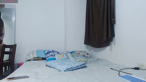 sofiamooon_ online show from 11/14/25, 01:15