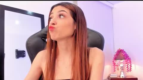 Snapshot of sofiarouge_ chatting on 09/23/25, 08:23 Sofia Help me reach 5K followers online show from 09/23/25, 08:23