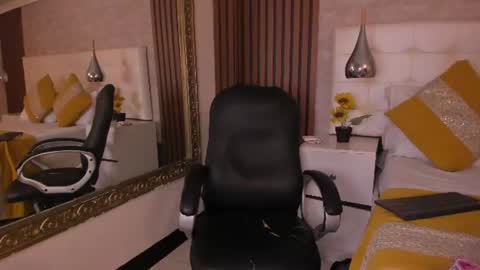 sofiathoompson online show from 06/17/26, 08:43
