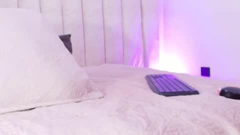 Sofia Velez  online show from 02/28/26, 12:06