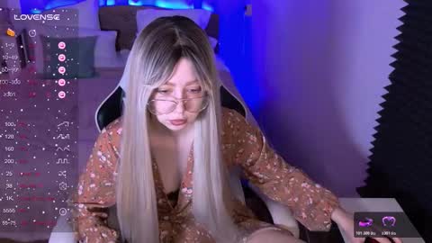 Sofia online show from 02/06/26, 02:16