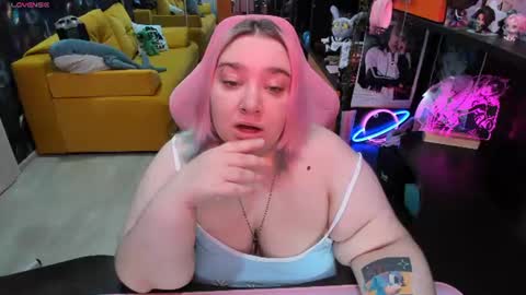 Snapshot of softie_sofy chatting on 06/16/26, 02:47 Sofie online show from 06/16/26, 02:47