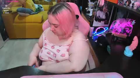 Snapshot of softie_sofy chatting on 06/24/26, 02:10 Sofie online show from 06/24/26, 02:10