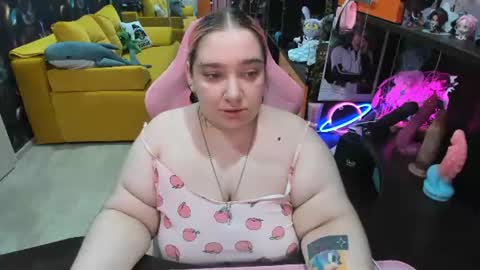 Snapshot of softie_sofy chatting on 06/25/26, 06:40 Sofie online show from 06/25/26, 06:40