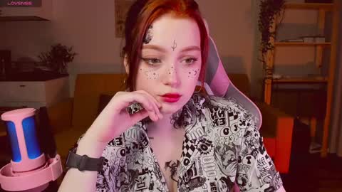 Snapshot of sofy_benson chatting on 12/06/24, 12:27 Sofy online show from 12/06/24, 12:27