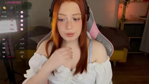 Snapshot of sofy_benson chatting on 12/19/25, 01:18 Sofy online show from 12/19/25, 01:18