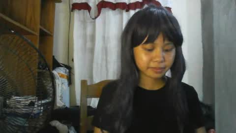 Snapshot of soiladeacetis chatting on 04/10/26, 12:43 Sunny online show from 04/10/26, 12:43