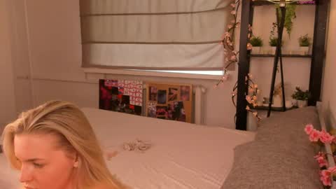 Nana online show from 05/26/26, 02:02