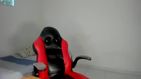 Moonie  online show from 09/10/25, 10:43