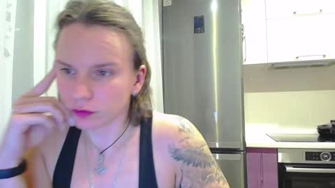 Snapshot of solazas chatting on 12/04/25, 04:16 Sola online show from 12/04/25, 04:16