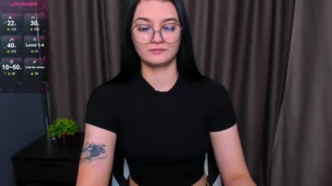 Snapshot of solazolaa chatting on 10/14/25, 01:28 Sonya online show from 10/14/25, 01:28