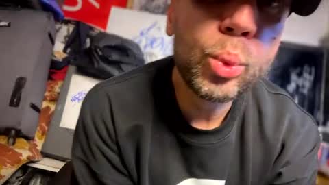 Snapshot of son_e_blacc chatting on 06/15/26, 03:25 Soni online show from 06/15/26, 03:25