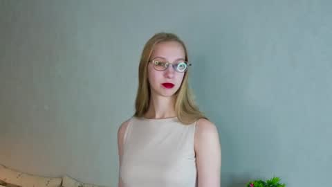 Im Lina Welcome guys online show from 11/28/25, 01:52