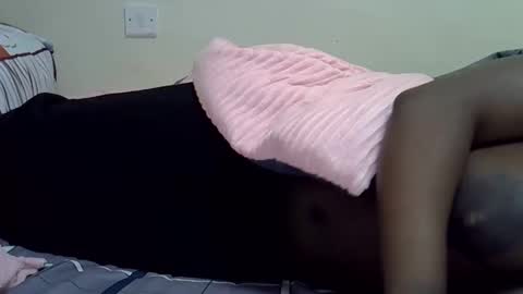 sonnia02 online show from 12/16/25, 04:39