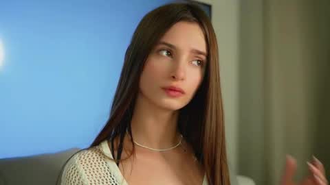 Eva 3 online show from 11/18/25, 08:30