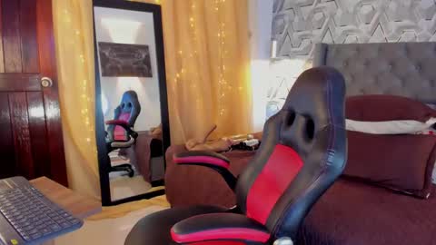 sophie online show from 09/18/25, 10:56