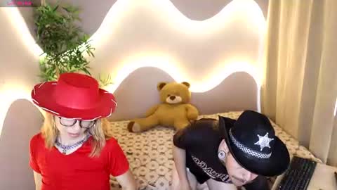 sophi_and_dereck online show from 06/24/26, 12:37