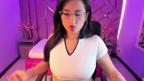 Snapshot of sophi_hardd chatting on 06/14/26, 05:15 sophi_hardd online show from 06/14/26, 05:15