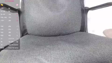 Snapshot of sophi_vi chatting on 10/23/25, 12:43 Sophie online show from 10/23/25, 12:43