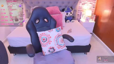 Sofia online show from 11/14/25, 10:58