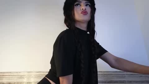 Sophia online show from 12/02/25, 09:32