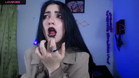 sophia hottie online show from 12/31/24, 09:28