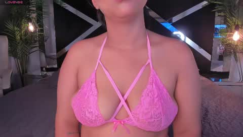 Snapshot of sophia_greey_ chatting on 07/04/26, 04:57 Shopia online show from 07/04/26, 04:57