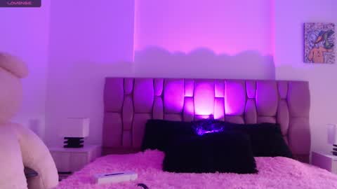 Snapshot of sophia_karsonn chatting on 01/12/25, 11:50 Sophia Carson online show from 01/12/25, 11:50