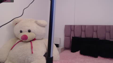 Snapshot of sophia_karsonn chatting on 01/17/25, 10:00 Sophia Carson online show from 01/17/25, 10:00