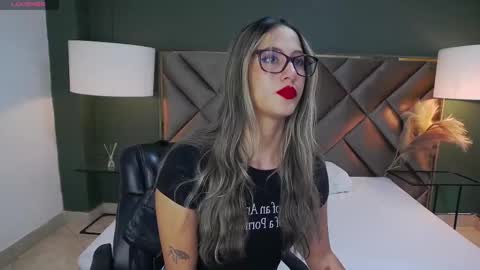 Sofia online show from 10/11/25, 02:26