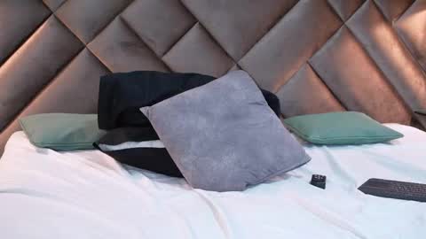 Sofia online show from 04/15/26, 07:58