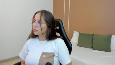 S O P H I A online show from 09/26/25, 06:45