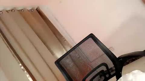 sophia_walker18 online show from 05/04/26, 12:45