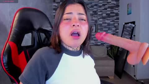 Snapshot of sophiaa_cherry chatting on 04/29/26, 05:30 Sophia online show from 04/29/26, 05:30