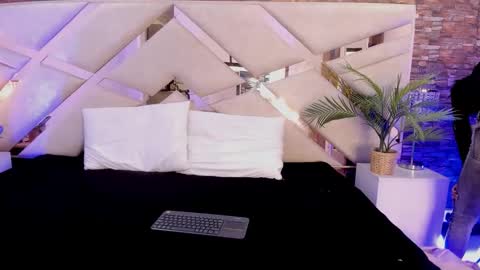 Sophia Paris online show from 12/21/25, 02:08