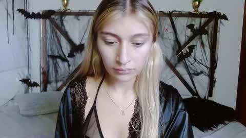 SophiaLee online show from 10/25/25, 10:48