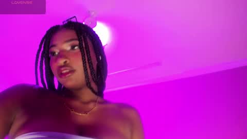 Snapshot of sophiabloss chatting on 11/11/25, 04:56 Sophie online show from 11/11/25, 04:56