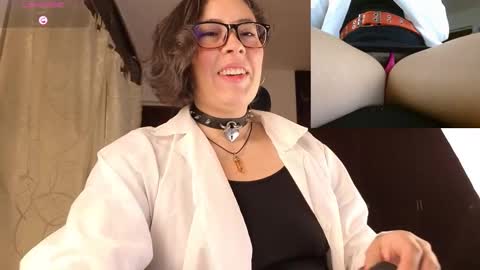 Snapshot of sophiadumont chatting on 10/24/25, 01:46 Sophia online show from 10/24/25, 01:46