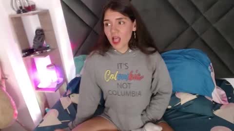 Snapshot of sophiagomez1 chatting on 11/16/25, 02:50 Sofia online show from 11/16/25, 02:50