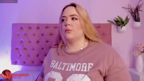 Snapshot of sophiarossee chatting on 12/15/25, 11:58 Sofi online show from 12/15/25, 11:58