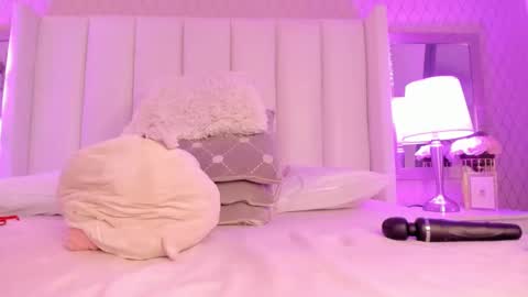 SophiaSmiths online show from 02/09/25, 12:49