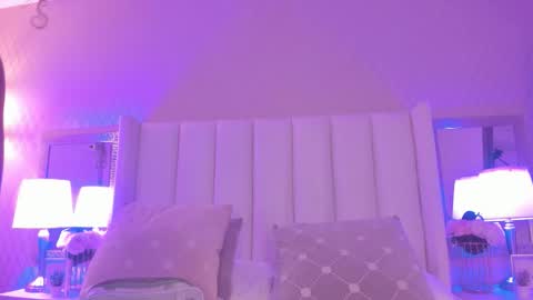 SophiaSmiths online show from 12/20/25, 08:27