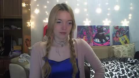 Snapshot of sophiasonata chatting on 01/01/25, 12:00 SophiaSonata online show from 01/01/25, 12:00