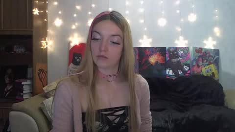 Snapshot of sophiasonata chatting on 02/18/25, 04:16 SophiaSonata online show from 02/18/25, 04:16