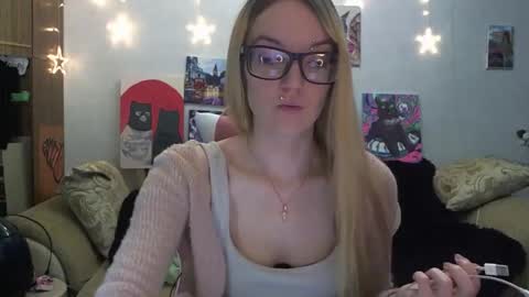 Snapshot of sophiasonata chatting on 10/03/25, 09:45 SophiaSonata online show from 10/03/25, 09:45