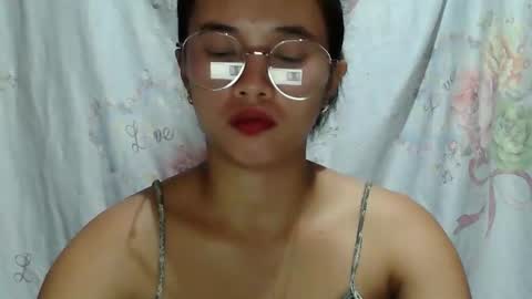 sophie_193 online show from 05/17/26, 05:31