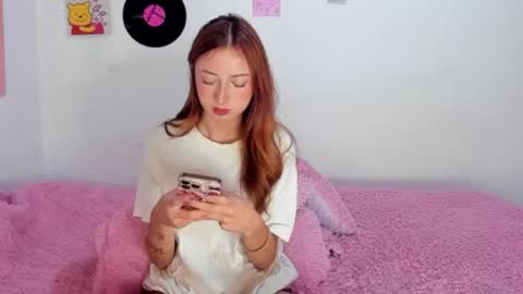 Snapshot of sophie_collins13 chatting on 06/05/26, 06:52 Sophie online show from 06/05/26, 06:52