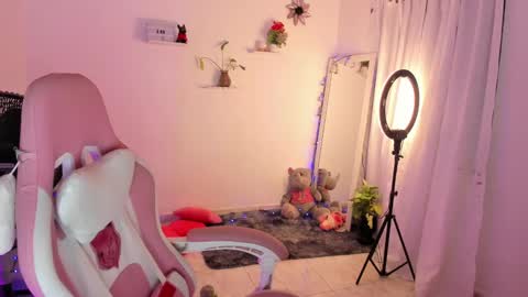 Snapshot of sophie_dolly_ chatting on 01/08/25, 12:17 sophie doll online show from 01/08/25, 12:17